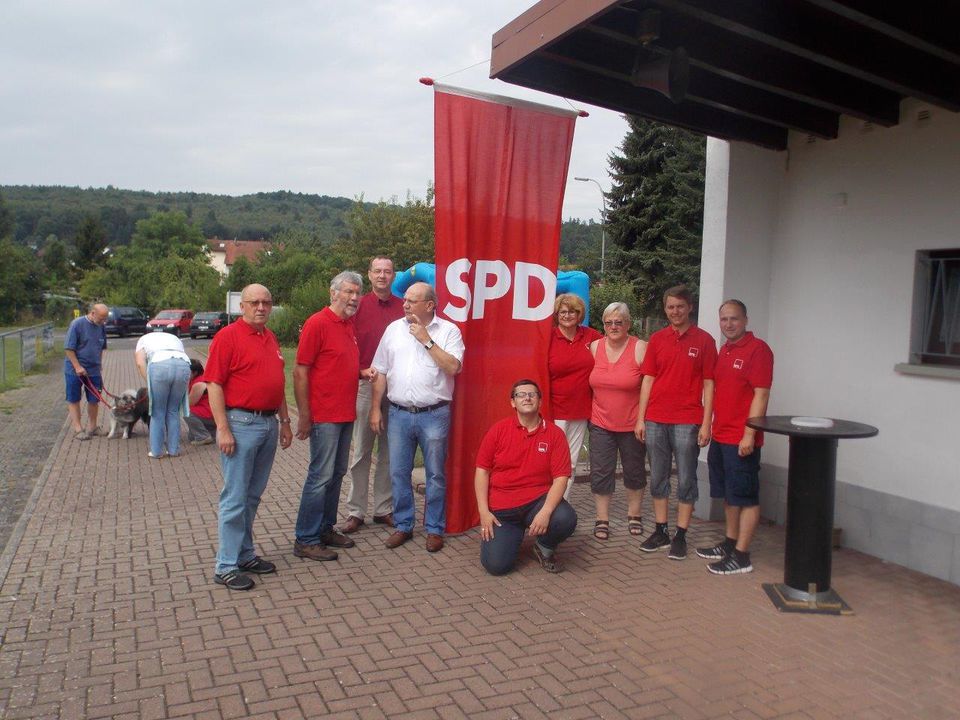 Mitglieder der SPD Brachttal beim Sommerfest.
