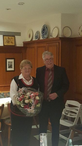 Sigrid Schindler und Toni Mutter beim Heringsessen 2016